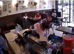 广西高速插队爆料视频,视频揭露现场冲突瞬间 第2张 广西高速插队爆料视频,视频揭露现场冲突瞬间 第2张